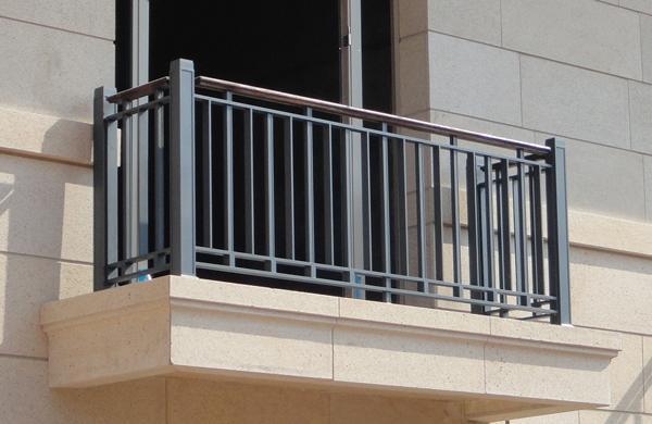阳台护栏安装方法